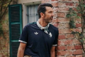 华体会网页版登录入口-尤文图斯三客，布冯真是行走的衣架啊